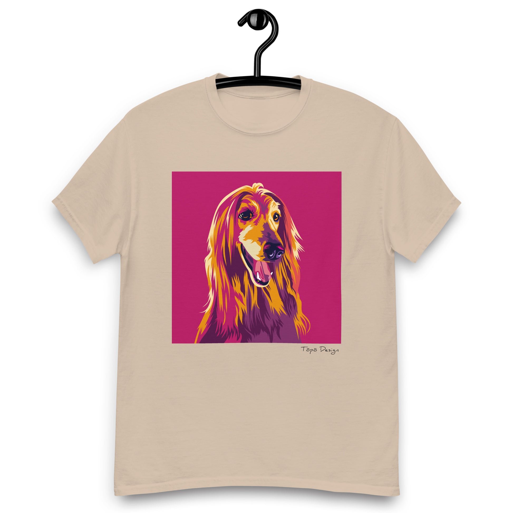 Beigen värinen T-paita. T-paidassa on Pop Art printti afgaaninvinttikoirasta. Printin taustaväri on pinkki. 